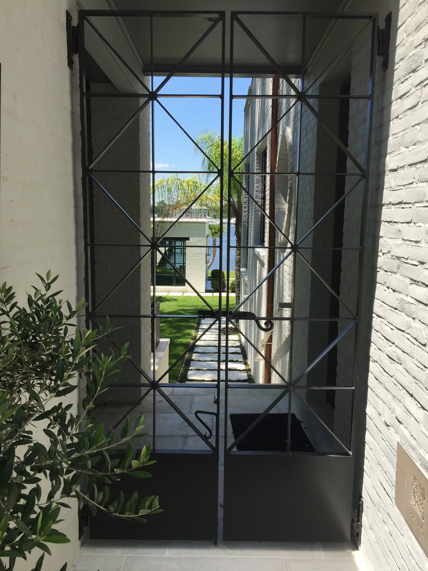 Modern breezeway gate