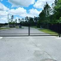 Aluminum driveway gates with flat top