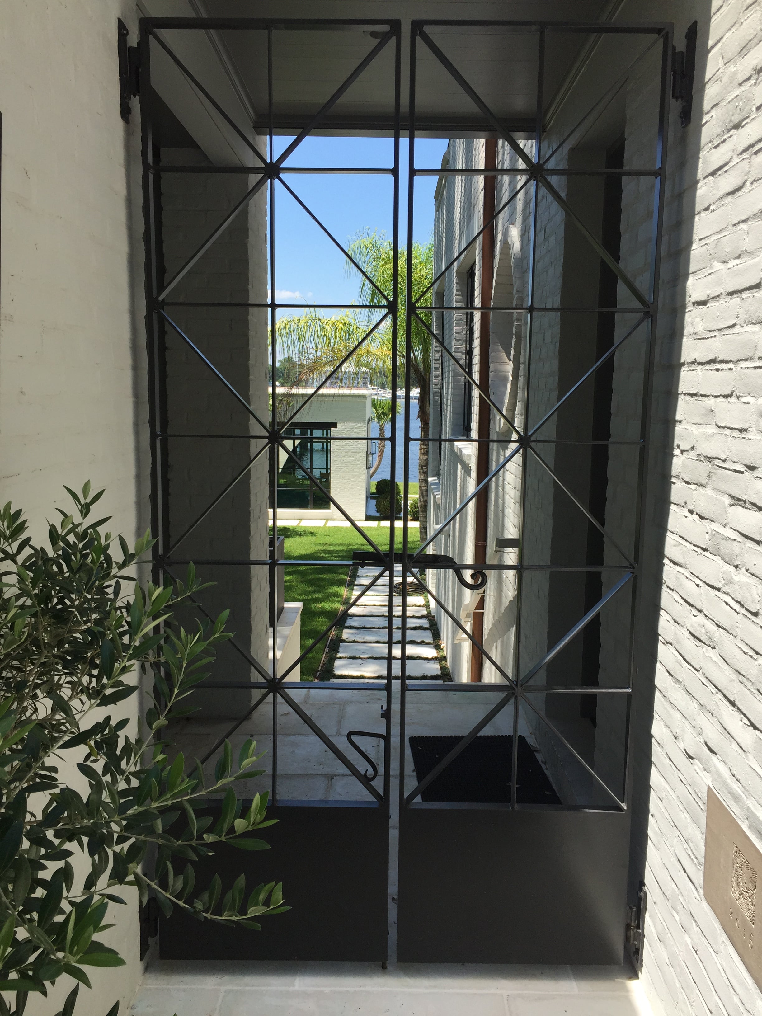 Modern breezeway gate