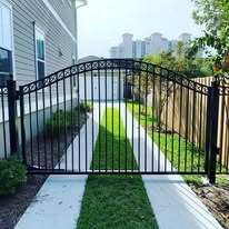Single leaf aluminum swing gate with royal arch and designs