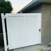 Single leaf aluminum lover privacy gate with locinox lever lock